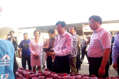 河南省召開(kāi)食用農(nóng)產(chǎn)品批發(fā)市場(chǎng)食品安全主體責(zé)任專項(xiàng)治理現(xiàn)場(chǎng)會(huì)